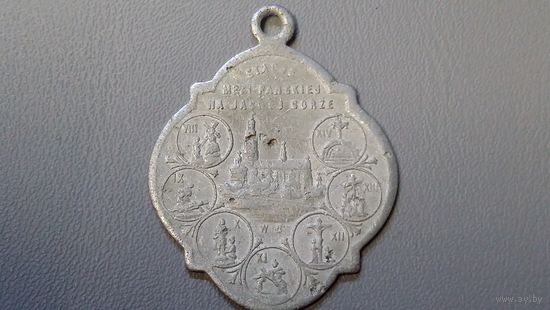 Католический медальон.