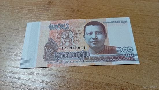 100 риэлей  2014 года Камбоджи с  рубля**5671