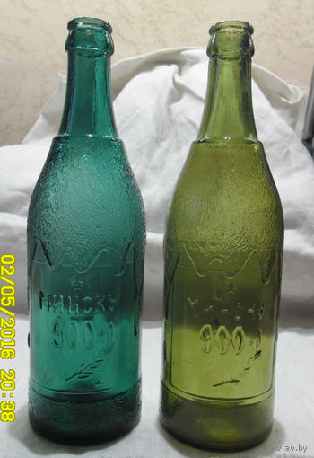 Две старые фигурные пивные бутылки "Минску 900 лет". Клеймо. Цена за пару.