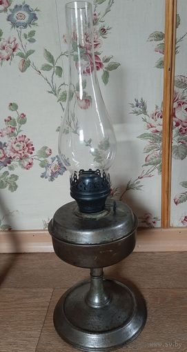 Лампа керосиновая, настольная, старинная.