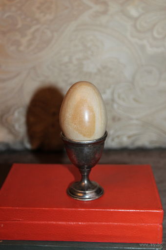 Декоративное яйцо выполненное из натурального природного камня, размер 6.5*5 см.