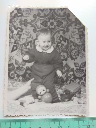 Мальчик и жестяная машинка. 1950-е