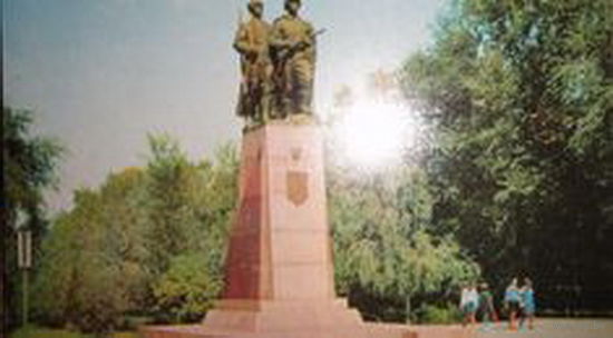 Открытка Фрунзе Памятник героям-комсомольцам