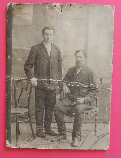 Фото кабинет-портрет "Отец и сын", до 1917 г.