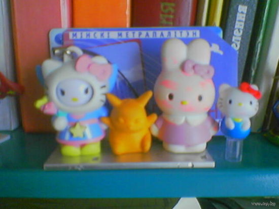 Hello Kitty (Sanrio) и ее друзья покемоны (пикачу)