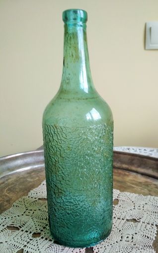 Бутылка Гродненский стеклозавод 40-50 гг., модель довоенная, без сколов и трещин, высота 26 см., 0.7 или 1 литр