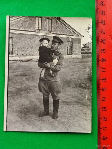 Фотография, офицер с ребенком