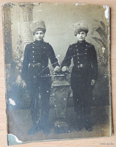 Фото "Два солдата в папахах", до 1917 г.