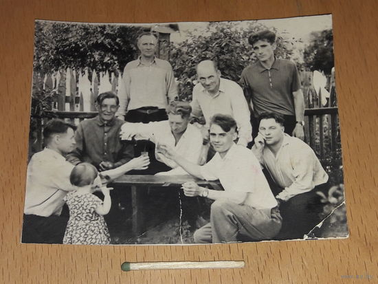 Колоритное фото из СССР. Мужчины в деревне
