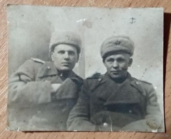 Фото двух военных. 1940-е. 6.5х8 см