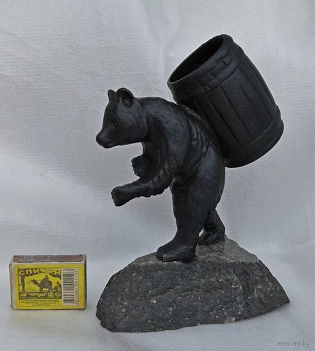 Мишка с бочкой на камне. Литьё. Карандашница. СССР, 1964г.
