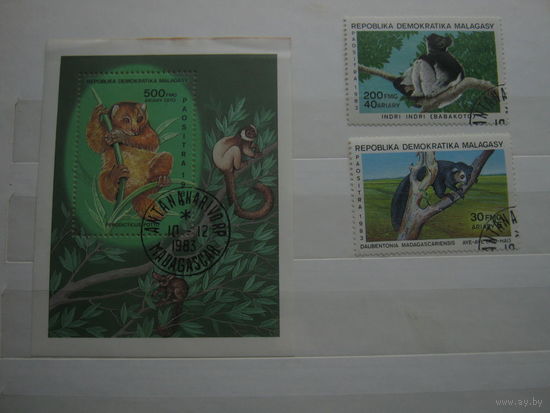 Марки - Мадагаскар, блок и 2 марки 1983