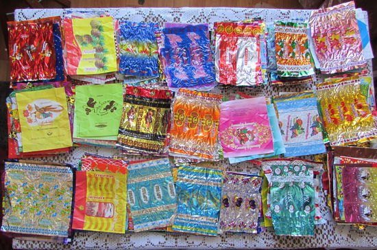 Коллекция фантиков от конфет, 200 штук, из 90-х гг и позднее.