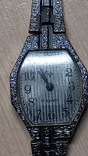 Часы ЛУЧ 17 камней женские с браслетом