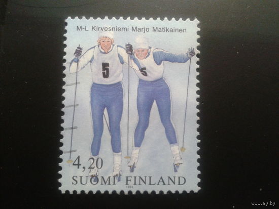 Финляндия 1994 лыжницы на старте, марка из блока