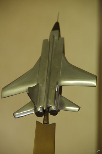 Памятный подарочный сувенир из СССР ( металл )    ( высота  55 см , длинна 70  см )