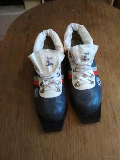 Ботинки лыжные Botas Ботас 25.0 КОЖА, 3 отверстия, как новые (возможен торг)