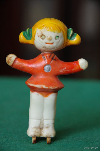 Детская игрушка Девочка на коньках , фигуристка  . ( Колкий пластик )   редкая
