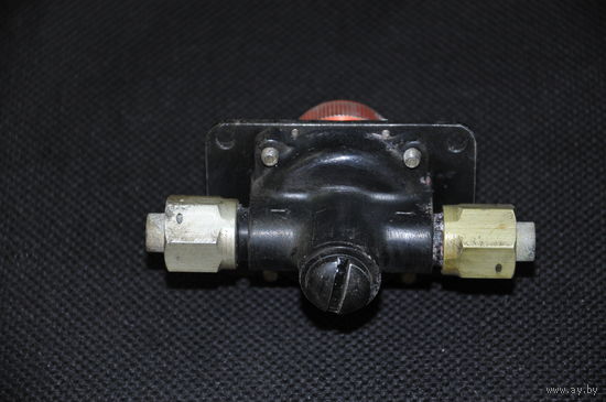 Кислородный краник от системы подачи воздуха лётчику или  от  подводного  аппарата ИДА-71.