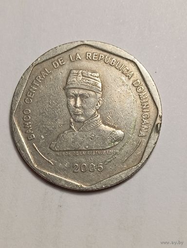 Доминиканская республика 25 песо 2005 года .