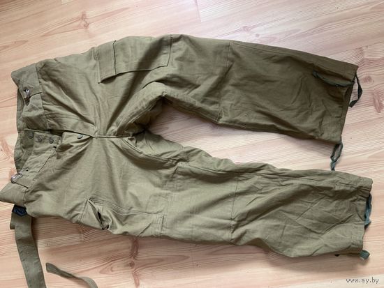 Универсальные-на  толстой байковой отстежной подкладке, советские армейские брюки из качественной ткани. размер  на  фото.