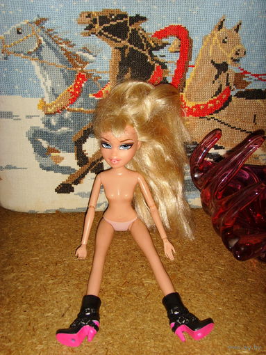 Кукла шарнирная MGA 2001  .