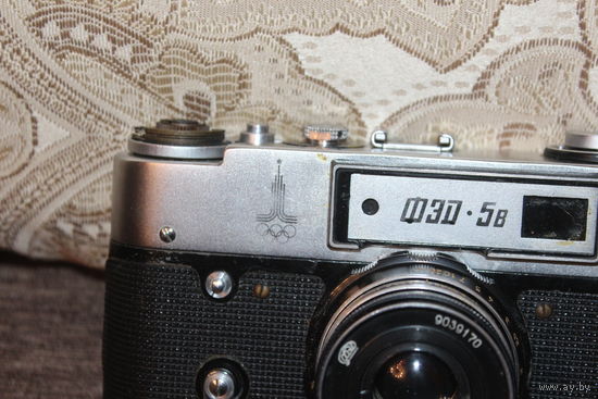 Фотоаппарат ФЭД-5В, времён СССР, с олимпийской символикой .