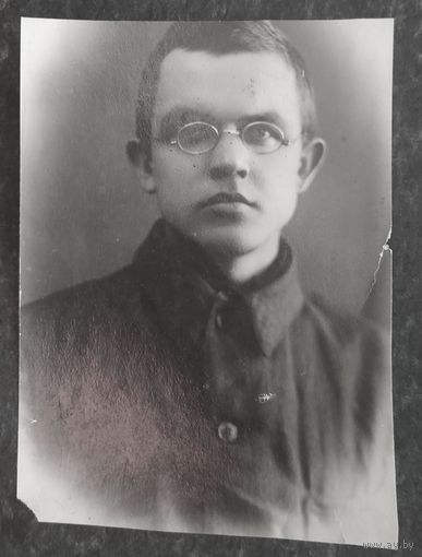 Фото  советского интеллигента 1930-х годов. 8х11 см.
