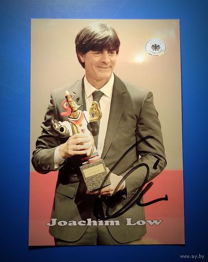 Фото с автографом тренера сборной Германии по футболу Йоахима Лёва.