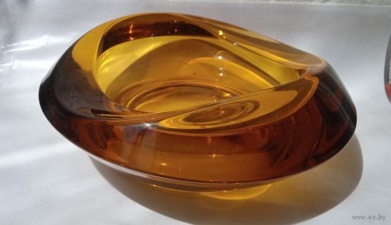 Пепельница Чехословакия медовое желтое янтарное стекло 17 см тяжелая