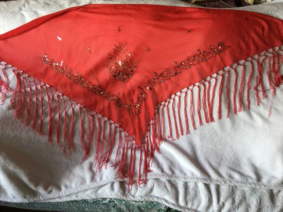 Косынка платок Шаль красная с кистями с бахромой паетками