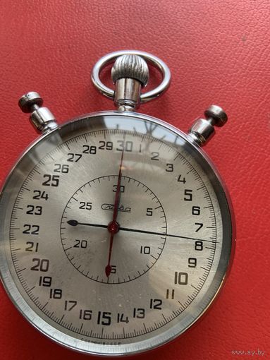 Советский хронометр "Слава"-проверен мастером-полностью рабочий. В советское время в обычных часовых мастерских не ремонтировался-к бытовым  предметам не относится.