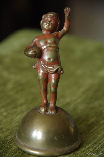 Статуэтка бронзовая  " Мальчик с мячом "  11 см