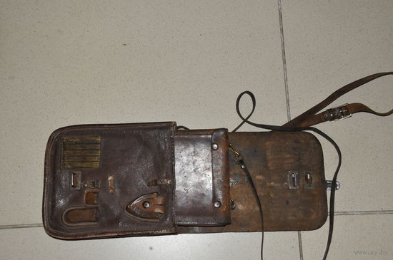Ещё одна  оригинальная командирская сумка  из  натур  кожи довоенного  периода с родным  ремешком и вкладышем-палёткой.