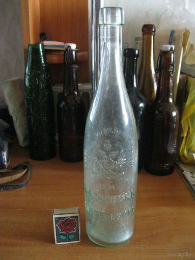 Большая красивая старинная пивная бутылка завода Калинкина в Санкт-Петербурге. Россия, конец 19 начало 20 века.