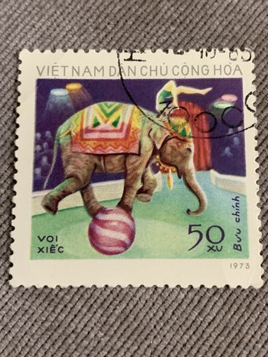 Вьетнам 1973. Цирковые выступления. Марка из серии
