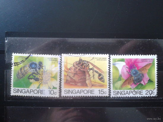 Сингапур 1985 Пчела, оса, шмель.  Михель-3,6 евро гаш