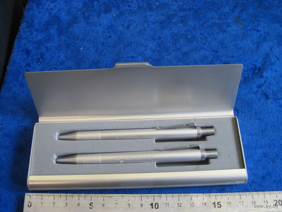 Ручки Техноэласт в металлическом футляре.
