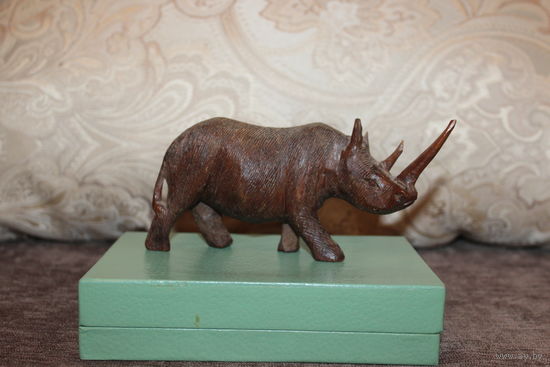 Деревянная фигурка носорога, Африка, высота 7,5 см.