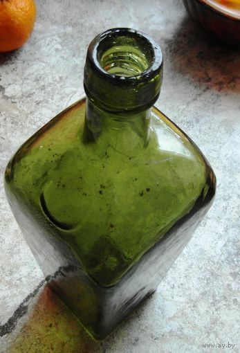 Бутылка старинная(штоф)зеленого стекла.ПМВ