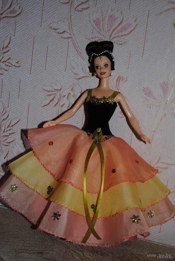 Продам новое ПЛАТЬЕ для куклы Барби: "ФЕЕРИЯ" - машинный самошив, сидит весьма аккуратно. Сама кукла, как и её головной убор в стоимость не входят. Пересыл по почте платный!