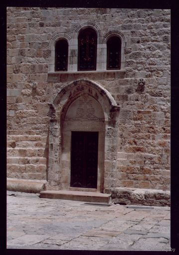 Израиль Одна из дверей храма гроба Господня