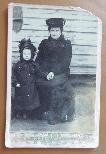 Фото кабинет-портрет "Мать и дочь", 1905 г.