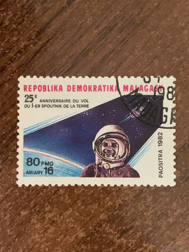 Мадагаскар 1982. 25 летие запуска первого спутника земли. Марка из серии