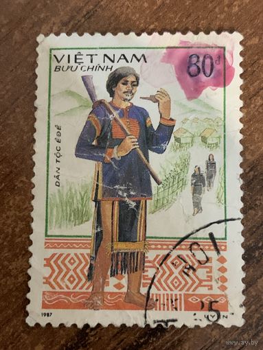 Вьетнам 1987. Традиционные костюмы. Марка из серии