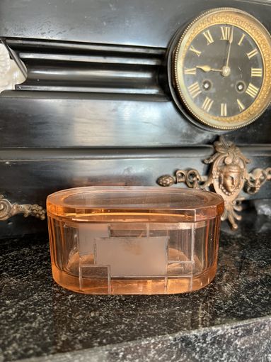 Стеклянный предмет от парфюмерного набора ( возможно для пудры) 1920-е годы.