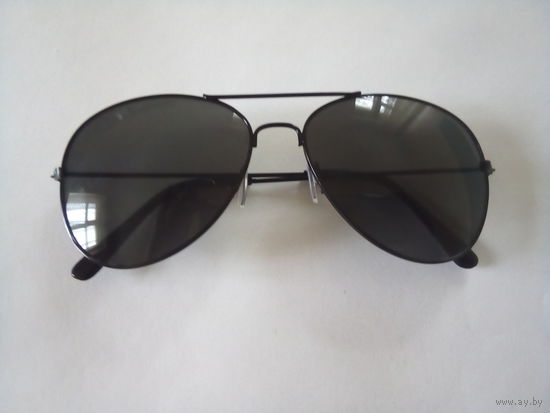 Солнцезащитные очки Авиатор в черной металлической оправе с черными стеклами