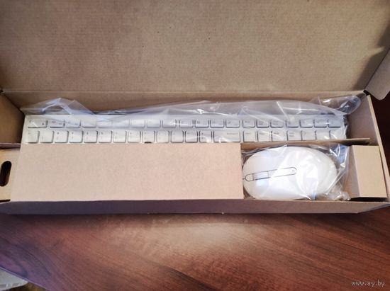 Беспроводные клавиатура и мышь Dell, новые в упаковке, белые.