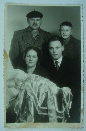 Фото " Семейное" 1959г. Размер 8.5-13.5см