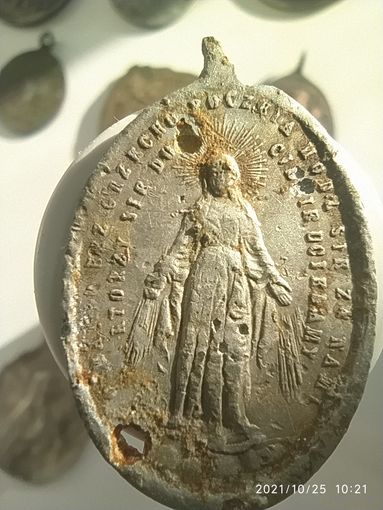 Старый образок медальон иконка католическая лот 12  размер примерно высота  2,3 см на 1,6 см  Чудесный медальон или медальон Непорочного Зачатия лот 2